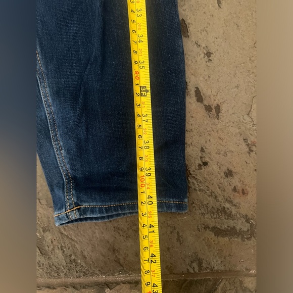 Old Navy - super stretchy Rockstar jeggings in a dark denim - Picture 4 of 5